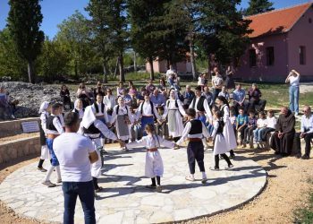 Održana prigodna svečanost povodom obnove zgrade Područne škole Rasno i izgradnje kamene pozornice