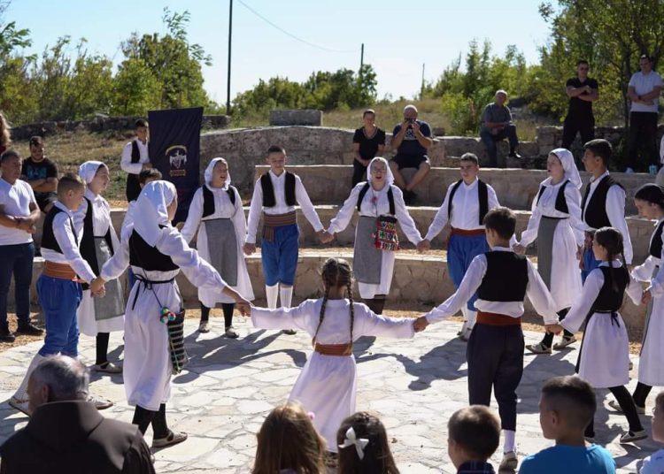 Održana prigodna svečanost povodom obnove zgrade Područne škole Rasno i izgradnje kamene pozornice