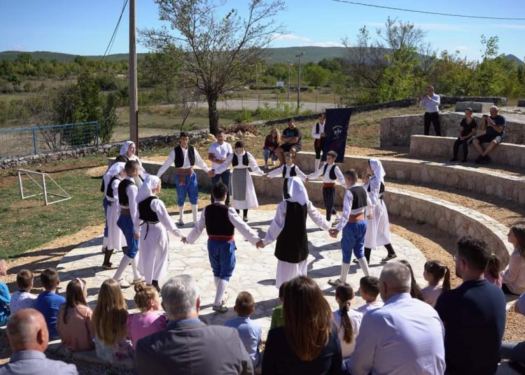 Održana prigodna svečanost povodom obnove zgrade Područne škole Rasno i izgradnje kamene pozornice