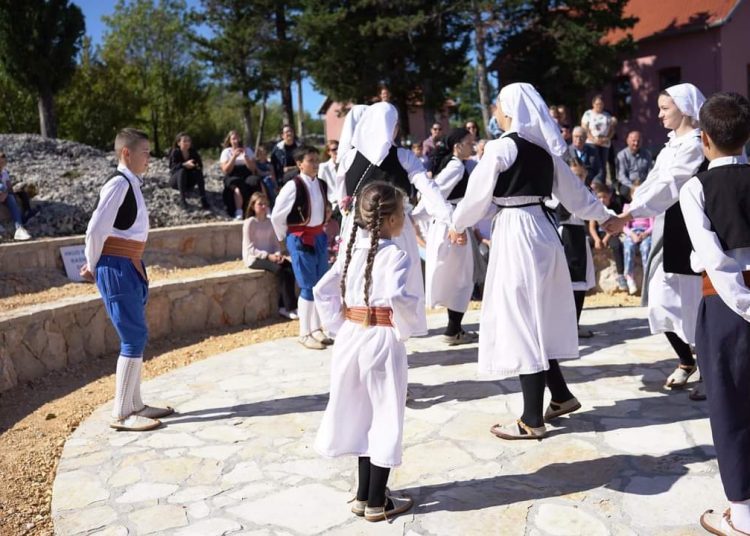 Održana prigodna svečanost povodom obnove zgrade Područne škole Rasno i izgradnje kamene pozornice