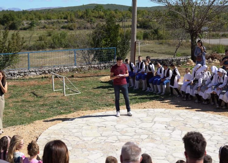Održana prigodna svečanost povodom obnove zgrade Područne škole Rasno i izgradnje kamene pozornice