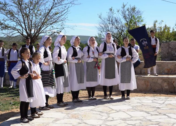 Održana prigodna svečanost povodom obnove zgrade Područne škole Rasno i izgradnje kamene pozornice