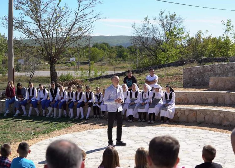 Održana prigodna svečanost povodom obnove zgrade Područne škole Rasno i izgradnje kamene pozornice