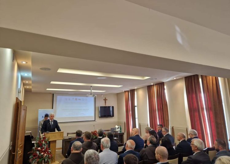 Čović na međunarodnom znanstvenom skupu „Franjevci Bosne Srebrene i školstvo u 20. stoljeću“ u Tolisi