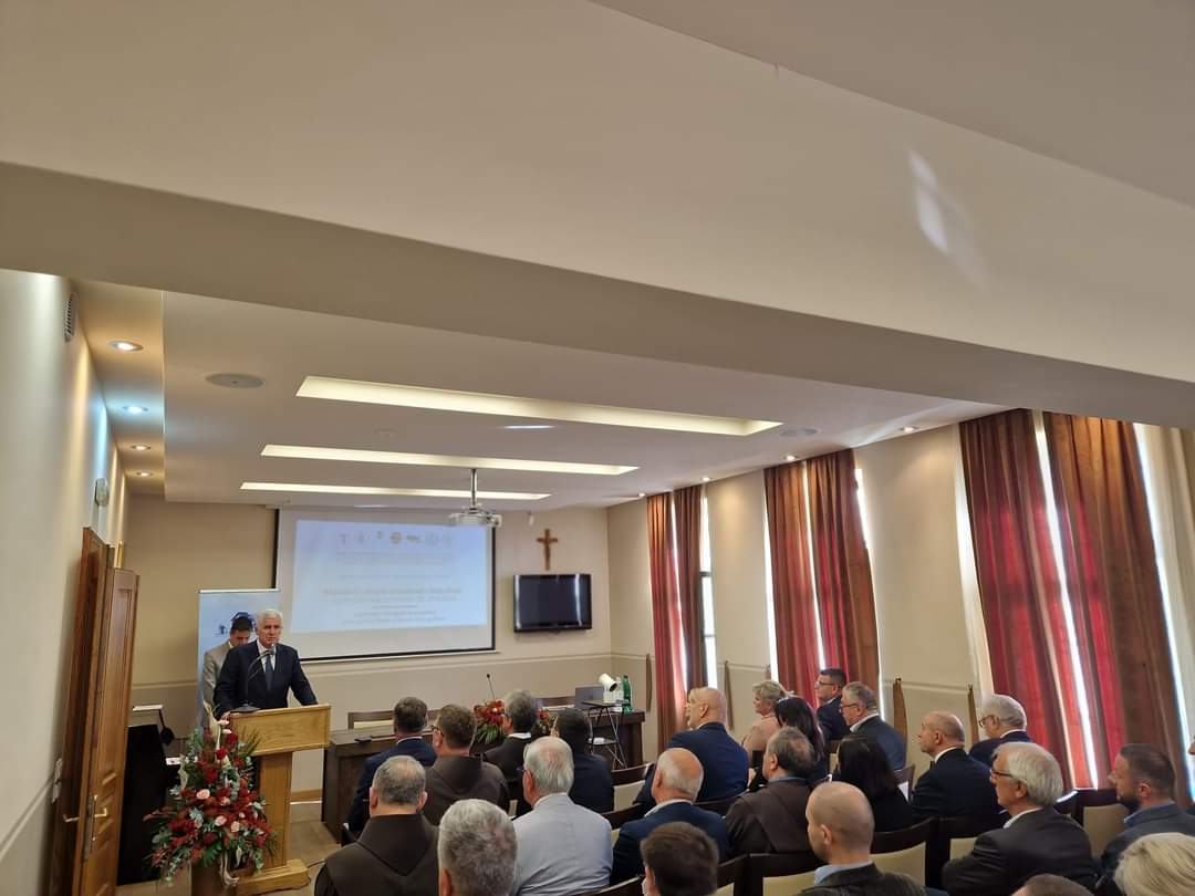 Čović na međunarodnom znanstvenom skupu „Franjevci Bosne Srebrene i školstvo u 20. stoljeću“ u Tolisi