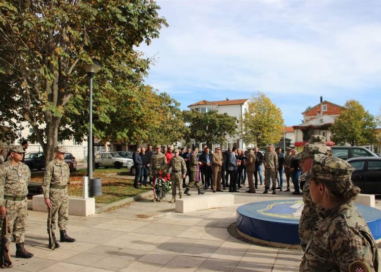 Posušje: Položeni vijenci i upaljene svijeće povodom Svih svetih i Dušnog dana