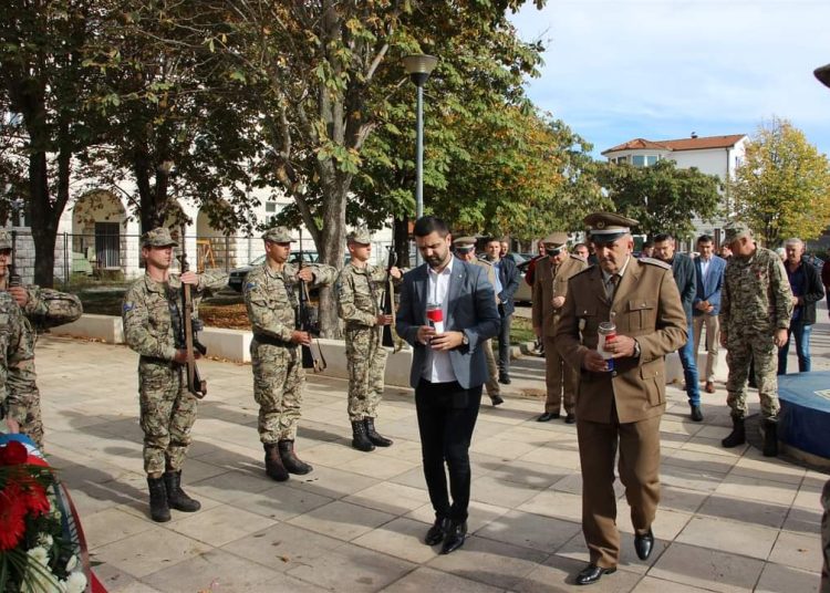 Posušje: Položeni vijenci i upaljene svijeće povodom Svih svetih i Dušnog dana