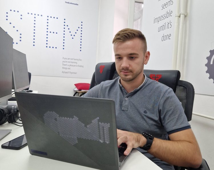 Novi diplomski studij informatike pruža priliku za studiranje uz rad