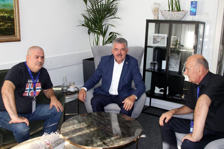 Herceg s vodećim ljudima mostarske HVIDRA-e