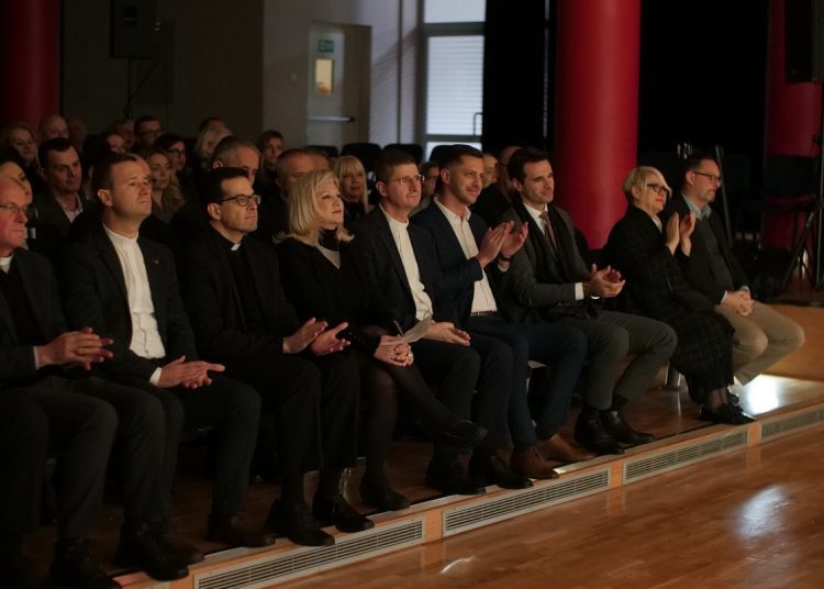 U Sarajevu održan nesvakidašnji koncert pod nazivom „Večer hrvatske pjesme“ u organizaciji Federalnog ministarstva kulture i športa