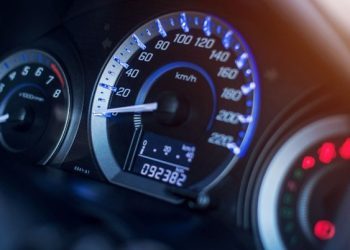Kupili ste auto s vraćenom kilometražom? Evo koliko možete izgubiti