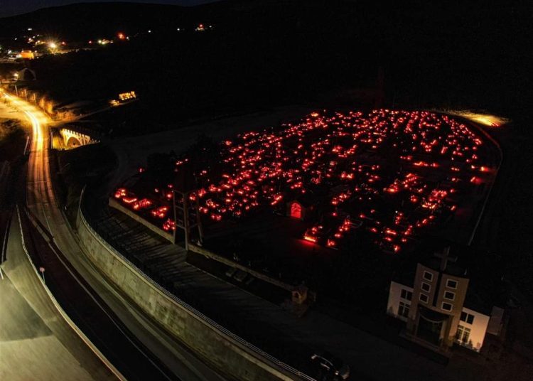 Pogledajte slike iz Posušja: Impresivni prizori s groblja