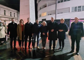 Livno: Zapaljene svijeće za Vukovar i Škabrnju i sve žrtve Domovinskog rata