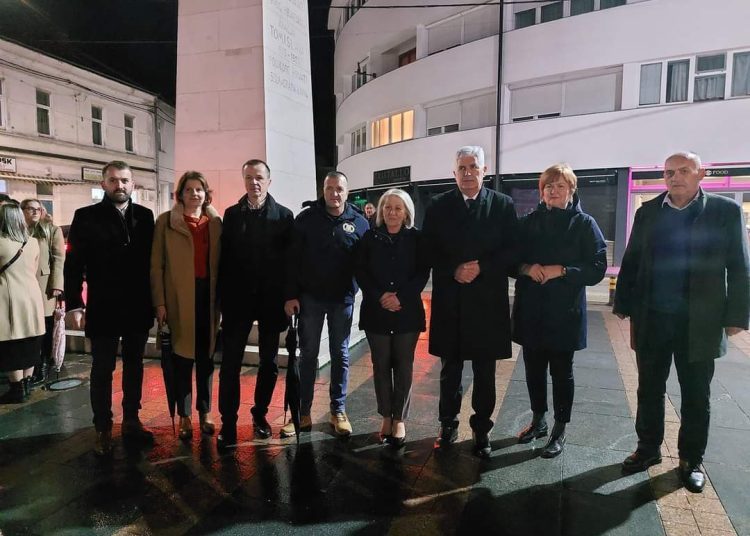 Livno: Zapaljene svijeće za Vukovar i Škabrnju i sve žrtve Domovinskog rata