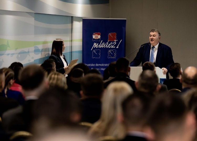 Orašje: Održan okrugli stol “Jačanje mladih poduzetnika – Jamstvo hrvatskog o(p)stanka”