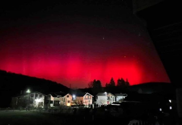 Predivna crvena svjetlost obasjala nebo iznad BiH