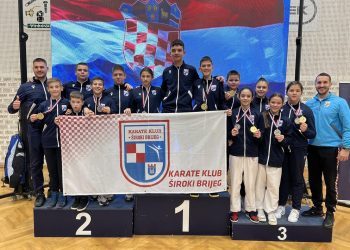 Karate klub Široki Brijeg osvojio 12 medalja na Kupu Osijeka te posjetio Grad Vukovar