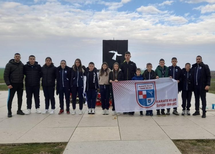 Karate klub Široki Brijeg osvojio 12 medalja na Kupu Osijeka te posjetio Grad Vukovar