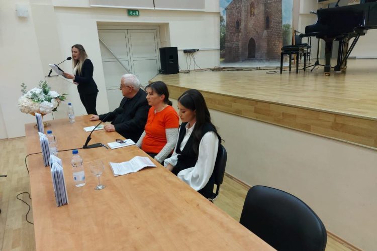 Posušanka Jelena Protrka predstavila svoje prvo književno djelo – zbirku poezije