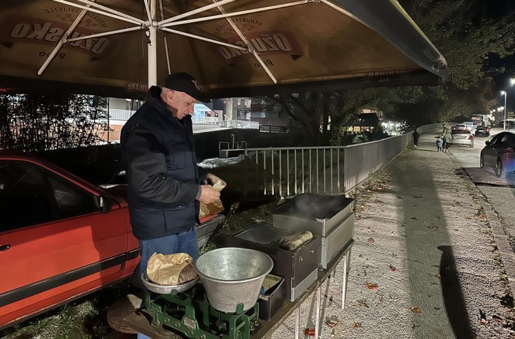 Široki Brijeg: Već preko 15 godina prodaje odličan pečeni kesten