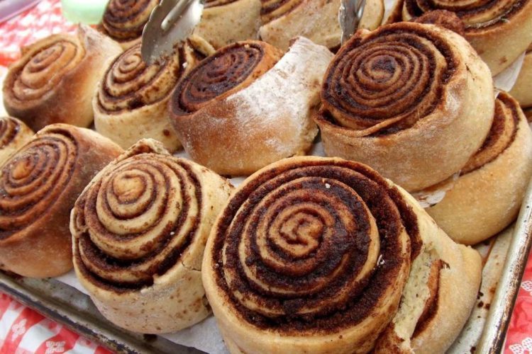 Preukusne rolice od čokolade i cimeta