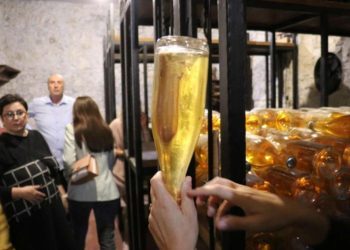 U Domanovićima proizveden ekskluzivni hercegovački pjenušac sa zlatom