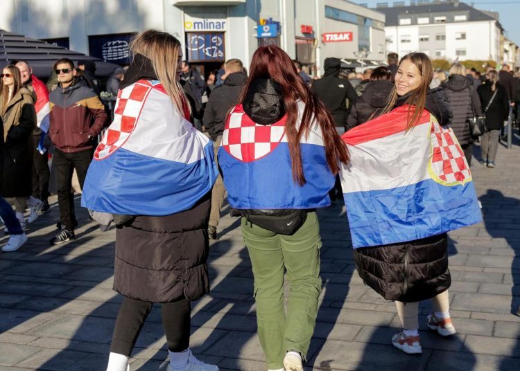 Brojni građani i državni vrh u koloni sjećanja: ‘Vukovar je bio grad koji je slomio velikosrpsku agresiju’