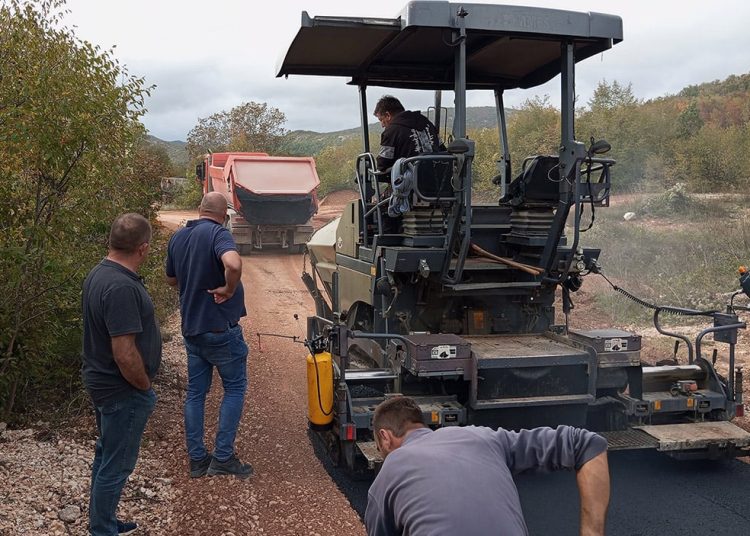 U potpunosti asfaltirana cesta između Izbična i Rakitna