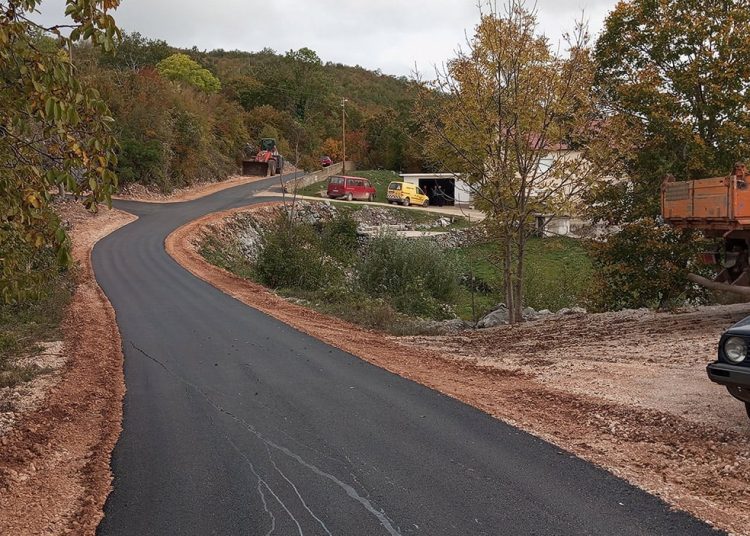 U potpunosti asfaltirana cesta između Izbična i Rakitna