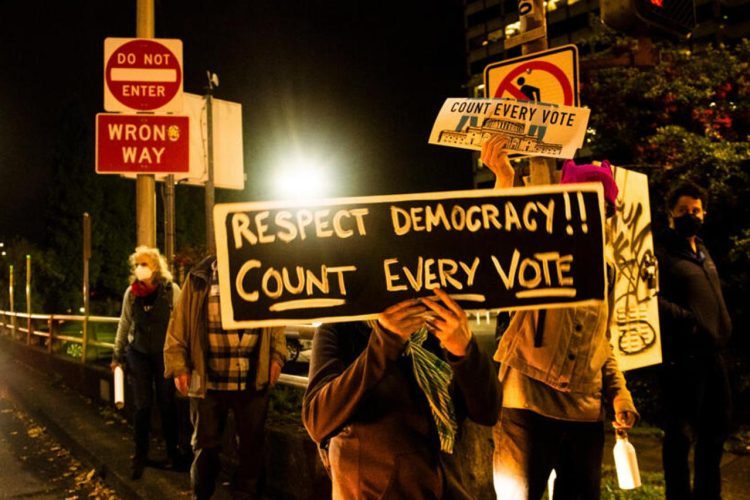 Svjetske demokracije i dalje u padu