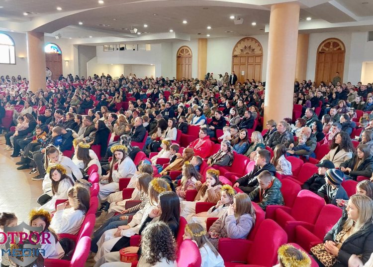 Božićna priredba malih folkloraša