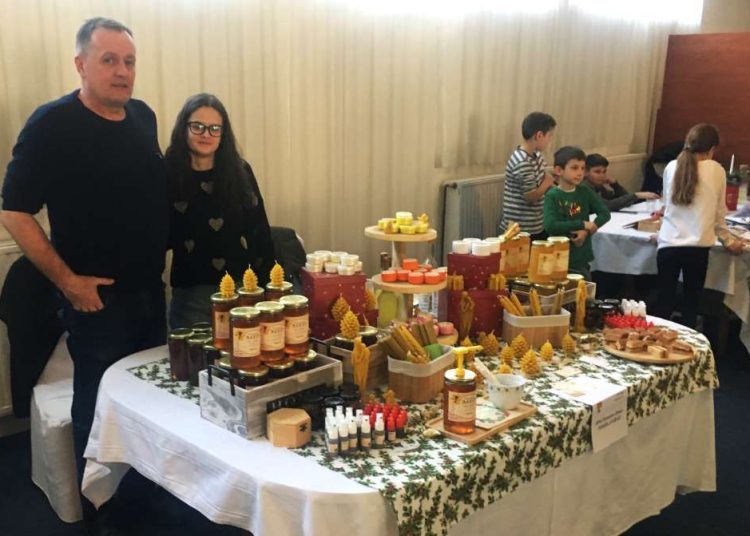 Tomislavgrad: U sklopu manifestacije ”Božiću u susret” otvoren Božićni sajam