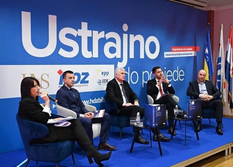 Predstavljena Monografija Mladeži HDZ-a BiH “Mladež nekad i sad – Putovanje kroz vrijeme 1992.-2022.”