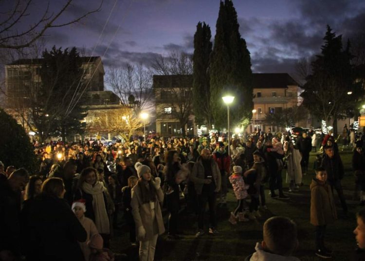 Djed Božićnjak stigao u Posušje