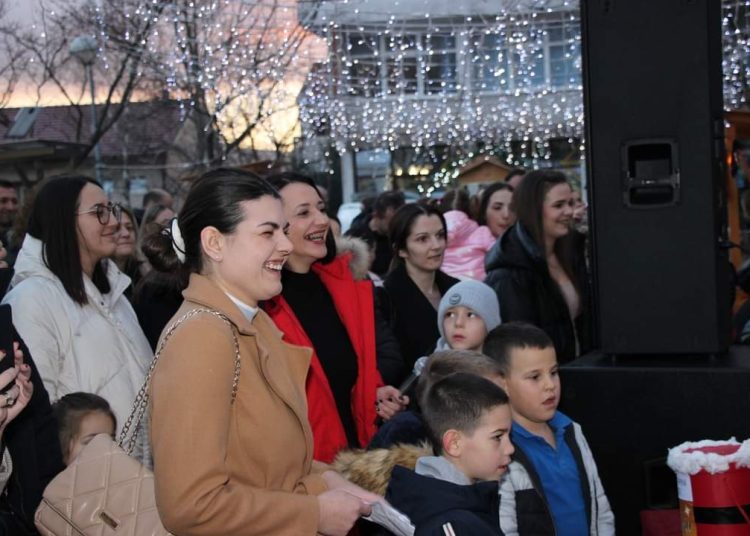 Djed Božićnjak stigao u Posušje