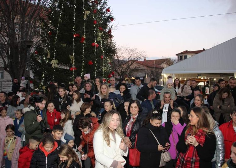Djed Božićnjak stigao u Posušje