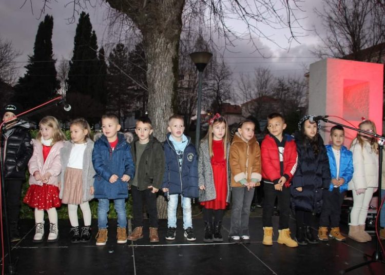 Djed Božićnjak stigao u Posušje