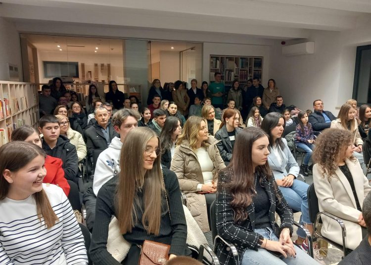 Učenicima osnovnih i srednjih škola u Širokom Brijegu uručene nagrade za najbolje autore