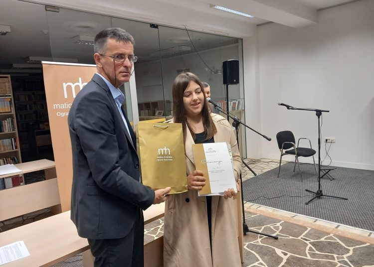 Učenicima osnovnih i srednjih škola u Širokom Brijegu uručene nagrade za najbolje autore