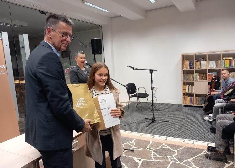 Učenicima osnovnih i srednjih škola u Širokom Brijegu uručene nagrade za najbolje autore