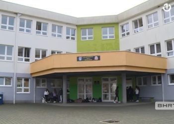 Kakva je reakcija roditelja na zabranu mobitela u školi u Širokom Brijegu