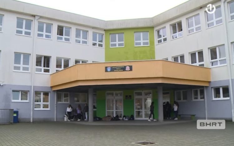 Kakva je reakcija roditelja na zabranu mobitela u školi u Širokom Brijegu