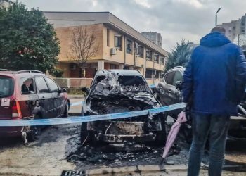 Mostar: Izgorio skupocjeni Audi; oštećena još 2 vozila