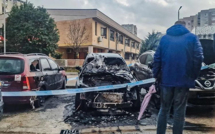 Mostar: Izgorio skupocjeni Audi; oštećena još 2 vozila