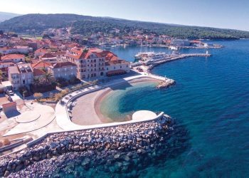 S otoka Brača prevezeno osam pacijenata ozlijeđenih u prometnoj nesreći