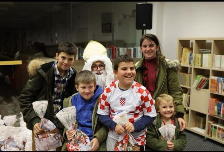 Sveti Nikola večeras stiže u Narodnu knjižnicu u Širokom Brijegu