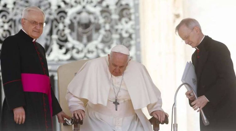 Papa Franjo: Rat je zlo, pomolimo se za one koji pate