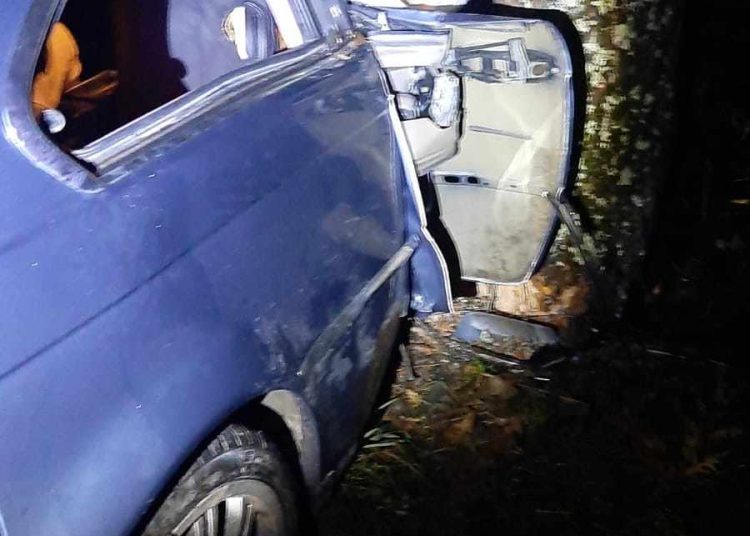 Dvije osobe ozlijeđene u izlijetanju auta u Knešpolju, vatrogasci izvlačili unesrećene