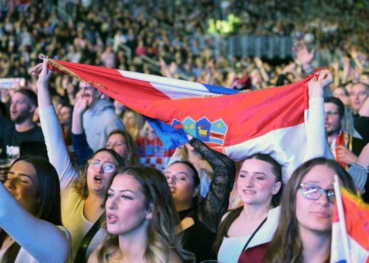 Ispunjena zagrebačka Arena pjevala je najljepše domoljubne pjesme