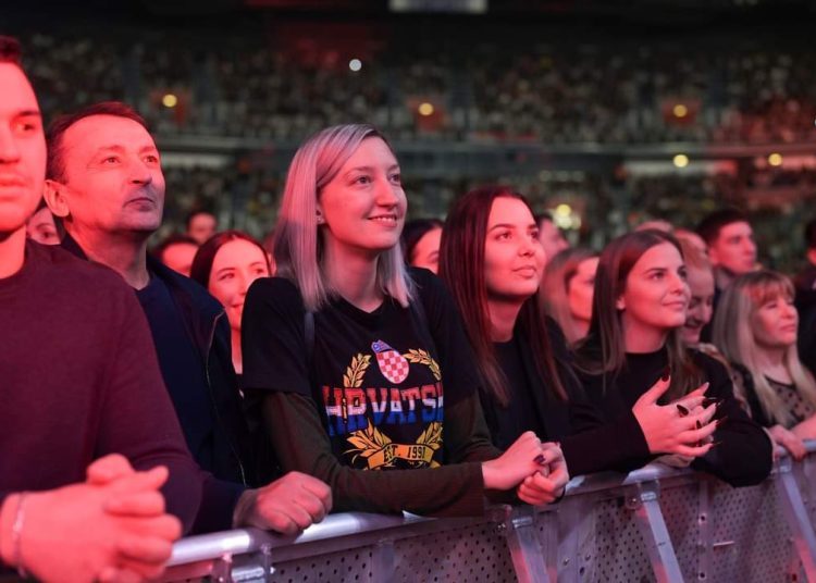 Ispunjena zagrebačka Arena pjevala je najljepše domoljubne pjesme